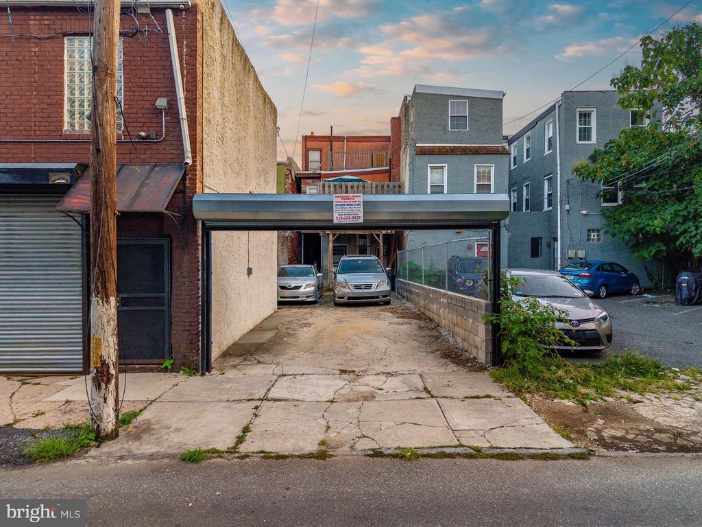 1538 W SEYBERT ST, PHILADELPHIA, PA 19121 — photo 2