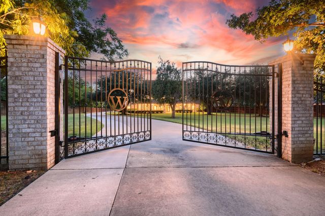 276 Pine Drive, Southlake, TX 76092