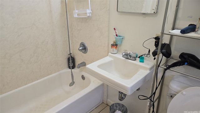 532 Pepeekeo Place, Honolulu, HI 96825