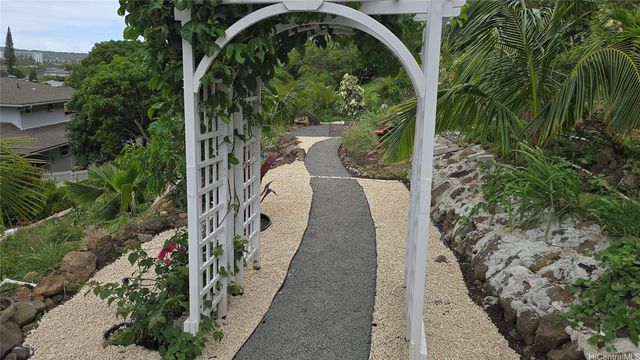 532 Pepeekeo Place, Honolulu, HI 96825