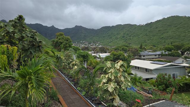 532 Pepeekeo Place, Honolulu, HI 96825