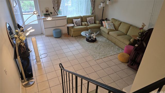 532 Pepeekeo Place, Honolulu, HI 96825