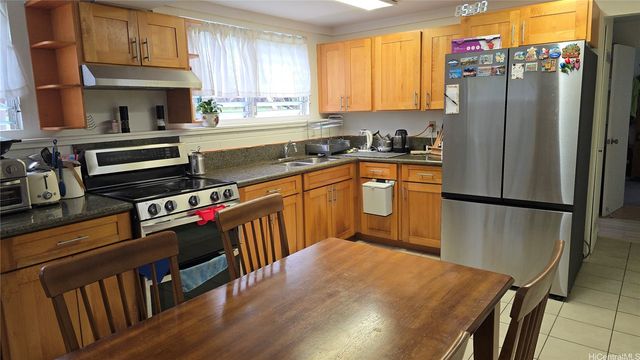 532 Pepeekeo Place, Honolulu, HI 96825