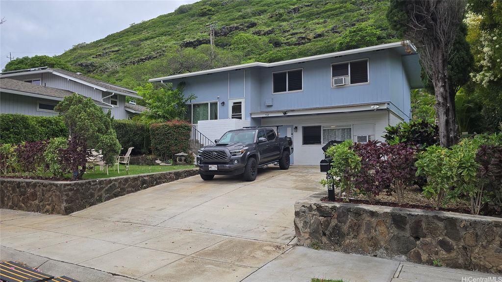 532 Pepeekeo Place, Honolulu, HI 96825