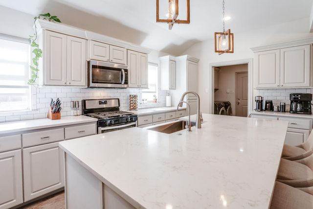 7913 Avenue J, Lubbock, TX 79423