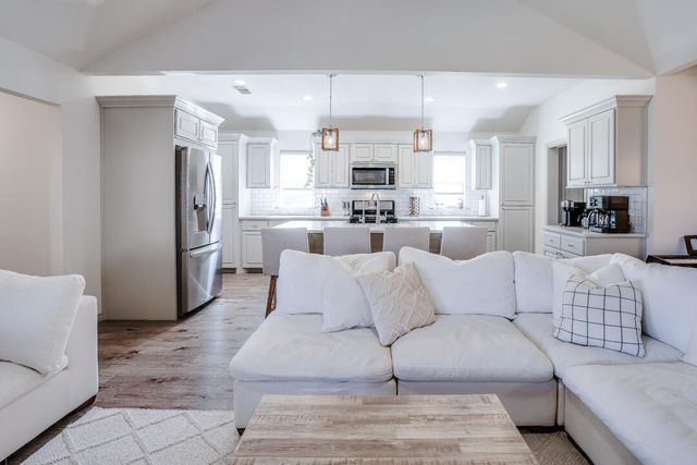 7913 Avenue J, Lubbock, TX 79423