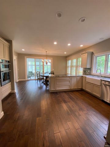 1303 E Erskine Manor Hill, South Bend, IN 46614