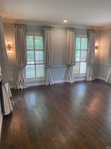 1303 E Erskine Manor Hill, South Bend, IN 46614