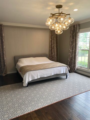 1303 E Erskine Manor Hill, South Bend, IN 46614