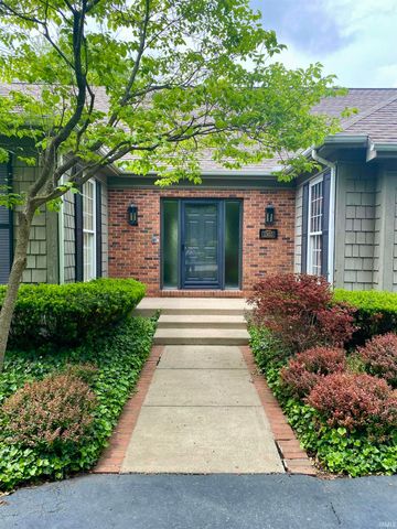 1303 E Erskine Manor Hill, South Bend, IN 46614