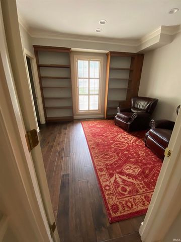 1303 E Erskine Manor Hill, South Bend, IN 46614