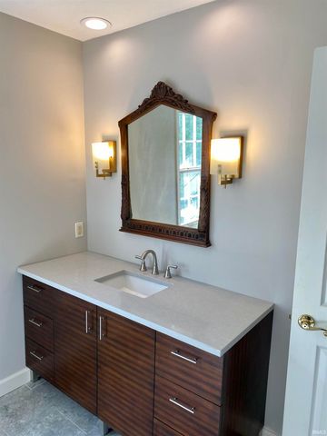 1303 E Erskine Manor Hill, South Bend, IN 46614