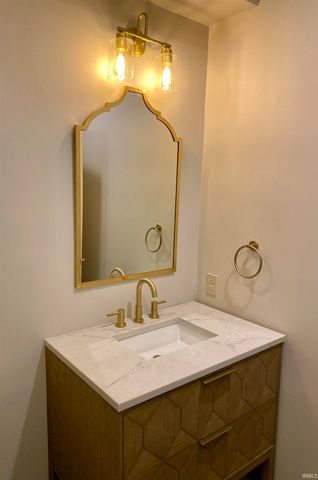 1303 E Erskine Manor Hill, South Bend, IN 46614