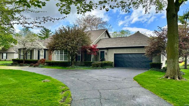 1303 E Erskine Manor Hill, South Bend, IN 46614