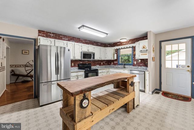 6016 MASSAPONAX CHURCH RD, Fredericksburg, VA 22407