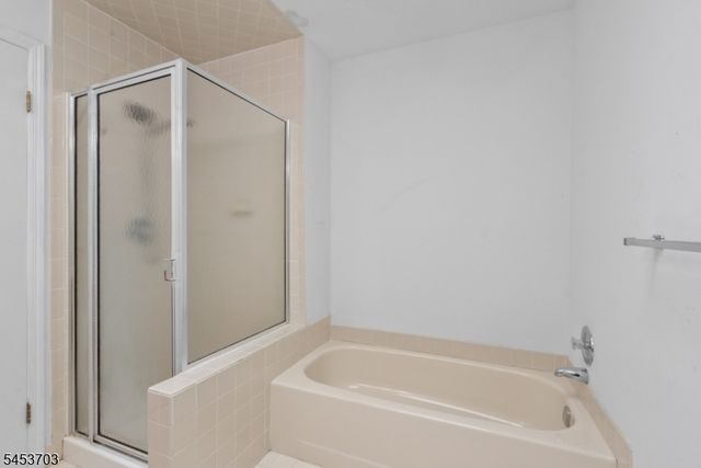 41 Buffalo Hollow Rd 41, Branchburg Twp., NJ 08876
