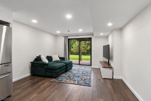 41 Buffalo Hollow Rd 41, Branchburg Twp., NJ 08876