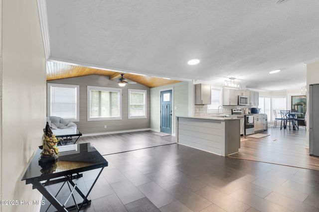 414 W Branch Drive, Newport, NC 28570