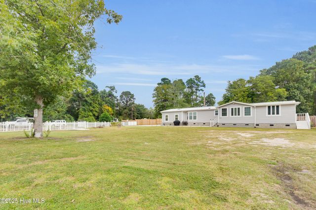 414 W Branch Drive, Newport, NC 28570