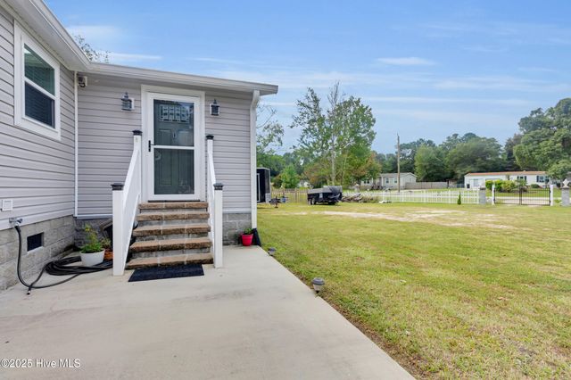 414 W Branch Drive, Newport, NC 28570