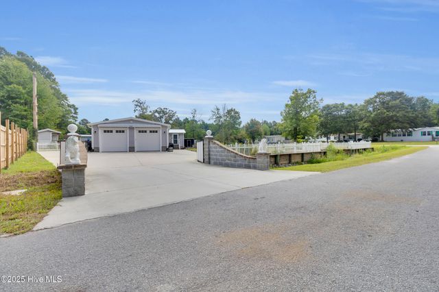 414 W Branch Drive, Newport, NC 28570