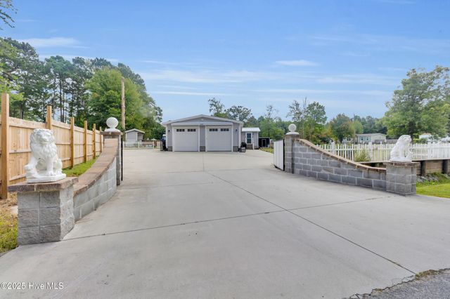 414 W Branch Drive, Newport, NC 28570