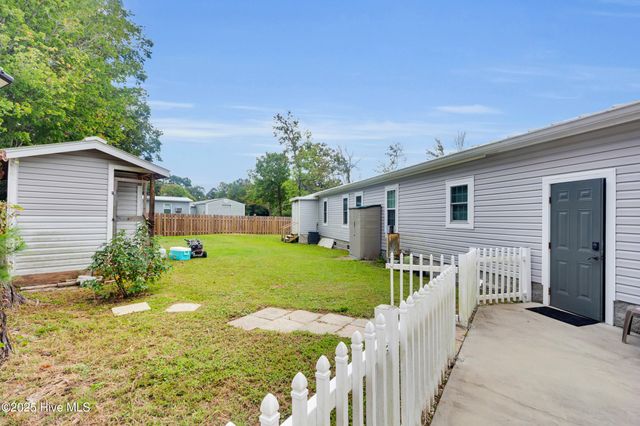 414 W Branch Drive, Newport, NC 28570