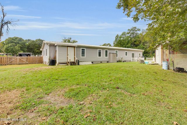 414 W Branch Drive, Newport, NC 28570