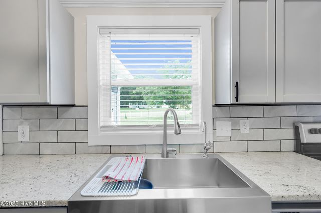 414 W Branch Drive, Newport, NC 28570