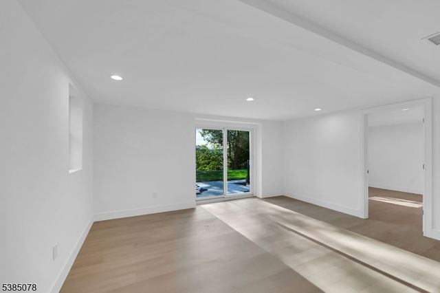 21 Highland Dr, Livingston Twp., NJ 07039