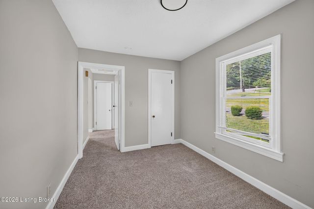 1327 Shingo Ave, Louisville, KY 40215