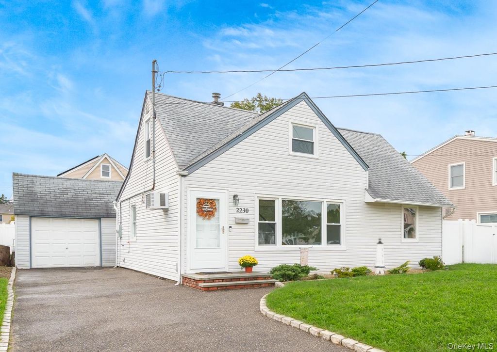 2230 Beech Street, Wantagh, NY 11793 — photo 2