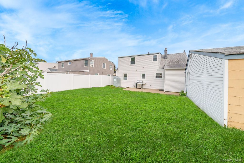 2230 Beech Street, Wantagh, NY 11793 — photo 4