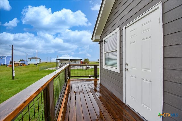 90 Bluefish Lane, Palacios, TX 77465