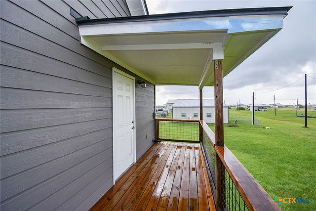 90 Bluefish Lane, Palacios, TX 77465