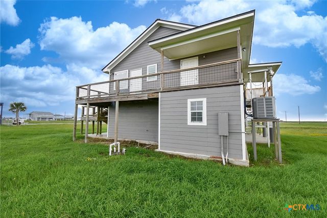 90 Bluefish Lane, Palacios, TX 77465