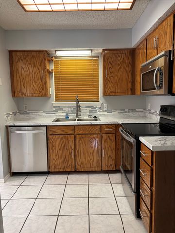 5814 Cedar Ridge Drive, Arlington, TX 76017
