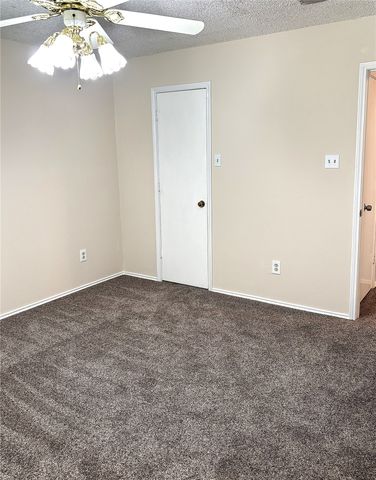 5814 Cedar Ridge Drive, Arlington, TX 76017