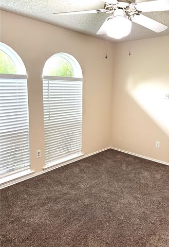 5814 Cedar Ridge Drive, Arlington, TX 76017