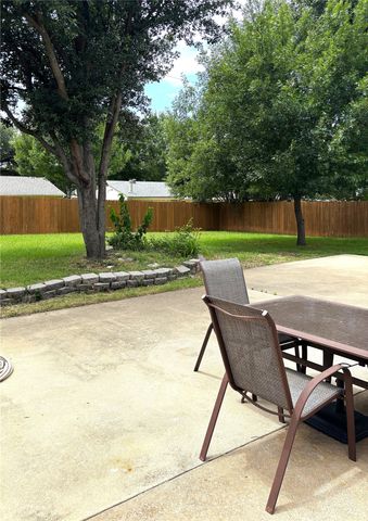 5814 Cedar Ridge Drive, Arlington, TX 76017