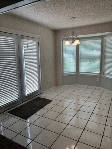 5814 Cedar Ridge Drive, Arlington, TX 76017