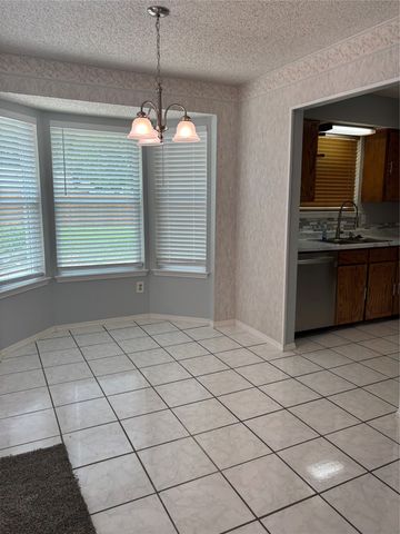 5814 Cedar Ridge Drive, Arlington, TX 76017