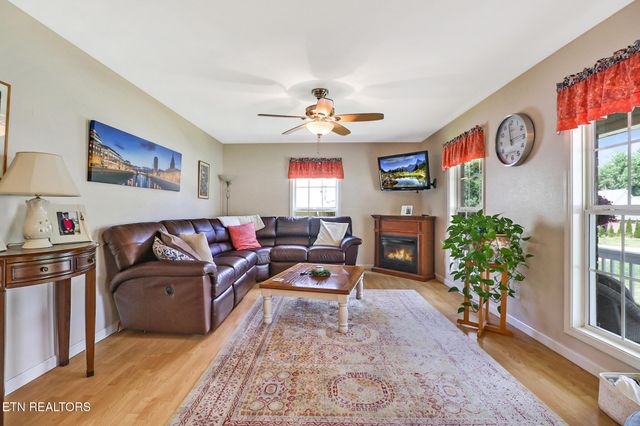 21 Knights Way, Crossville, TN 38571