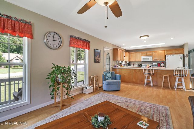 21 Knights Way, Crossville, TN 38571
