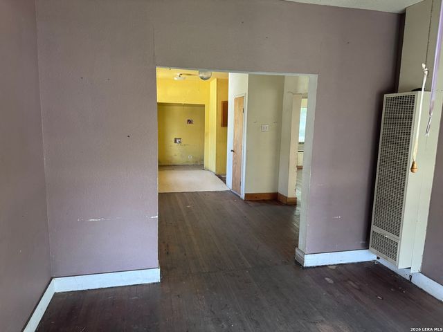 1751 W KINGS HWY, San Antonio, TX 78201