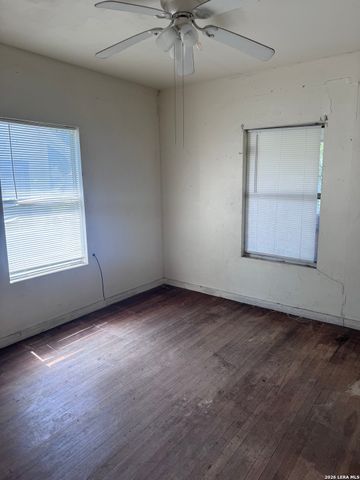 1751 W KINGS HWY, San Antonio, TX 78201