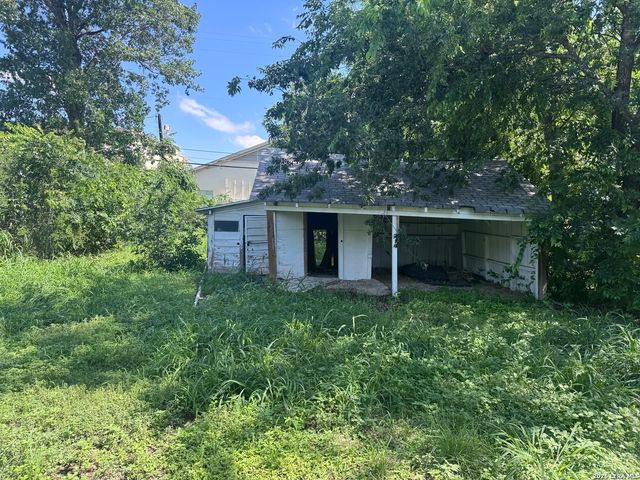 1751 W KINGS HWY, San Antonio, TX 78201