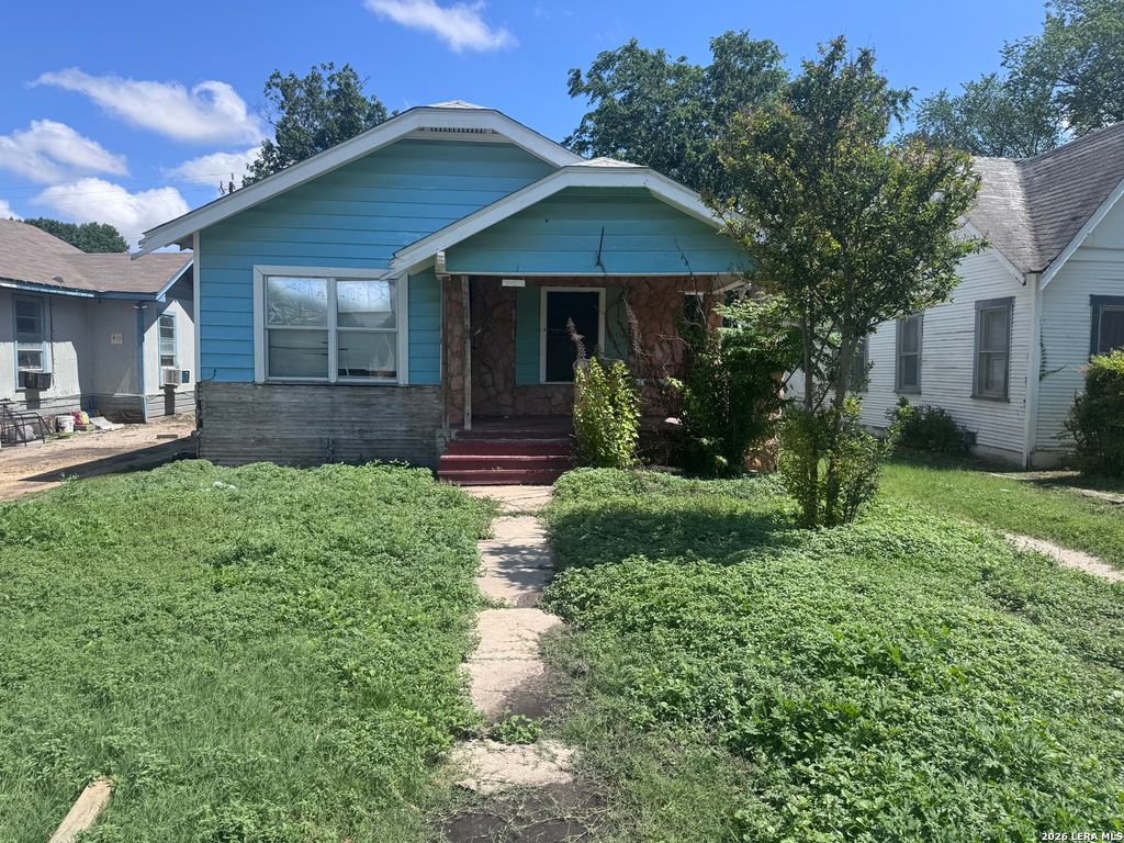 1751 W KINGS HWY, San Antonio, TX 78201