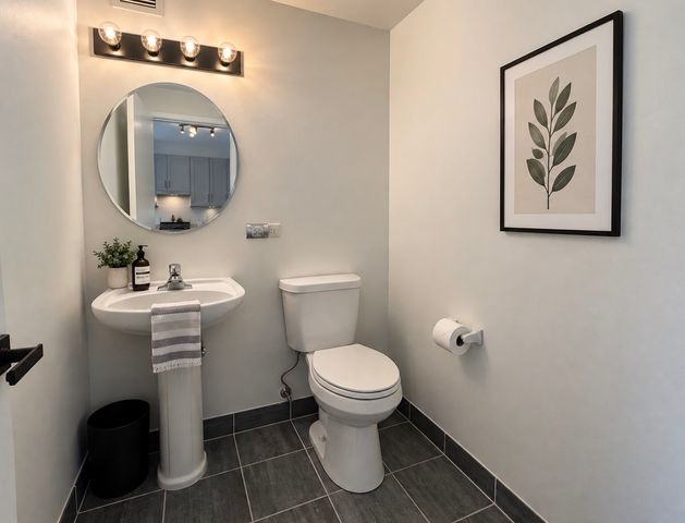 21 W CHESTNUT Street 806, Chicago, IL 60611