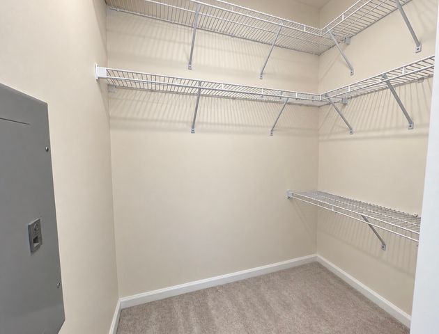 21 W CHESTNUT Street 806, Chicago, IL 60611